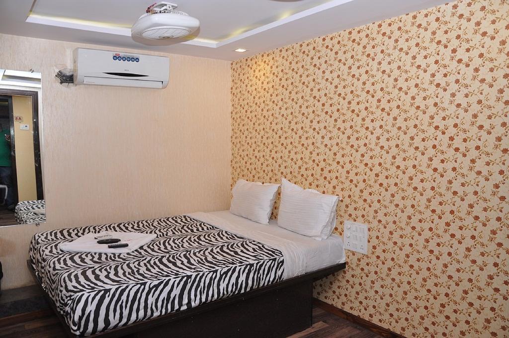 Hotel O Grand Inn Mumbai Room photo